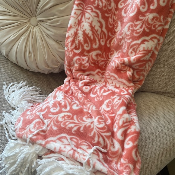 NEW! Shabby Chic Creamy White Pink Toile Paisley Tassel THROW Blanket - Picture 2 of 7